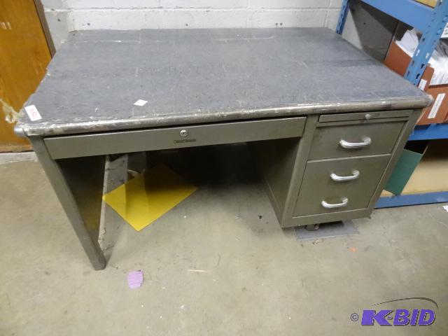 Metal Office Desk. 3 Drawer and pencil drawer...