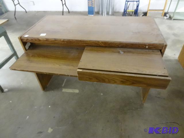 Laminate Computer Desk. 49 x 35 x 30...