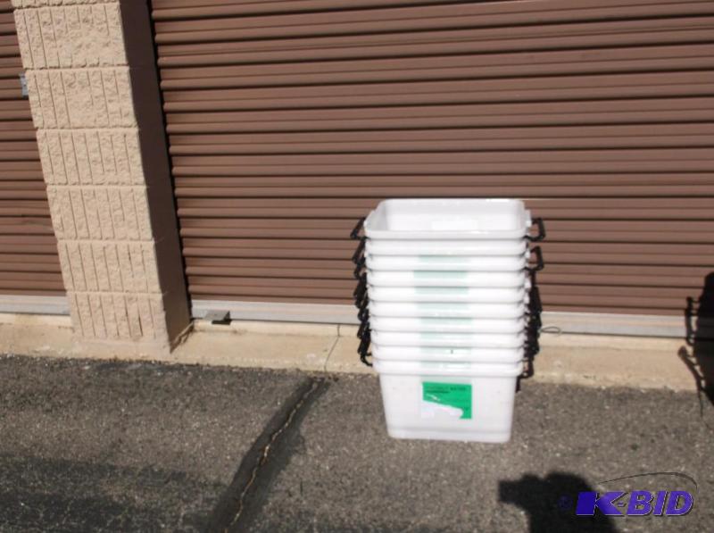 Lot with 10 food grade containers measuring 1...