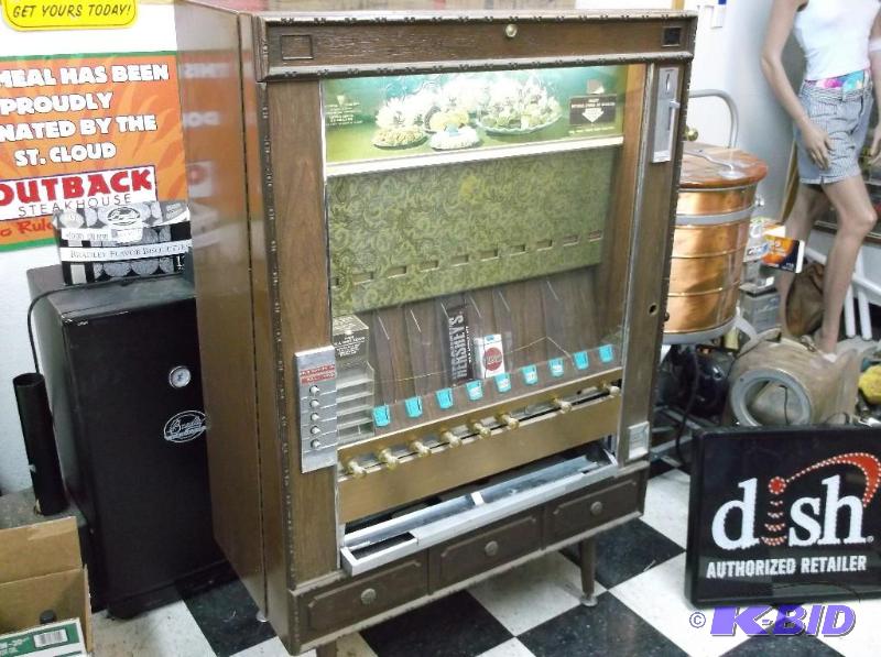 Crown Series CC Deluxe candy machine manufact...