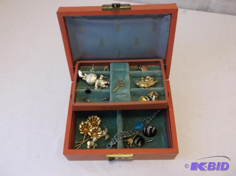 Vintage locking jewelry box with key comes wi...