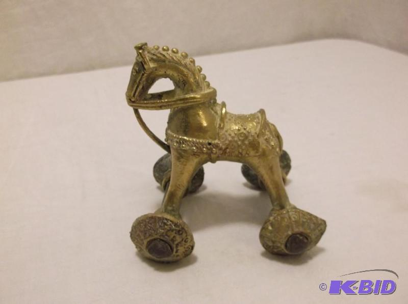 Collectable cast Roman horse measuring 3 12&...
