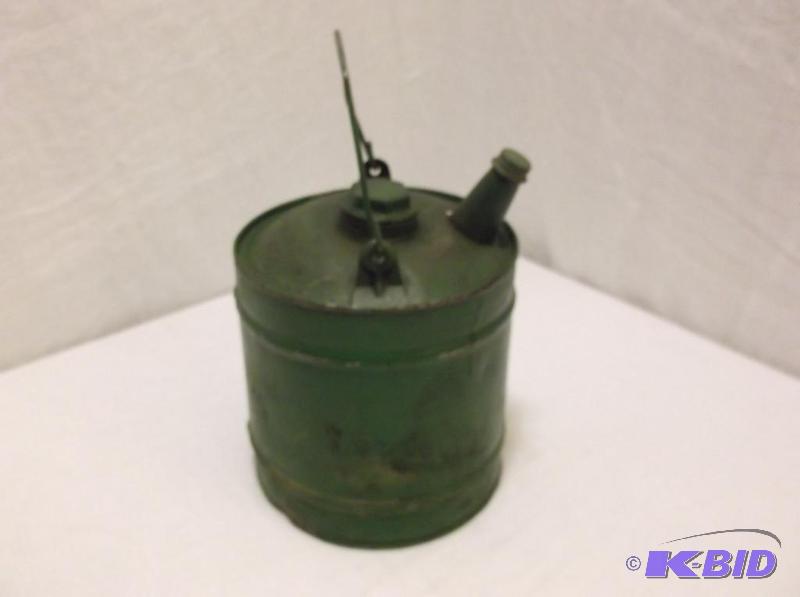 Vintage oilgas can has small dent still grea...