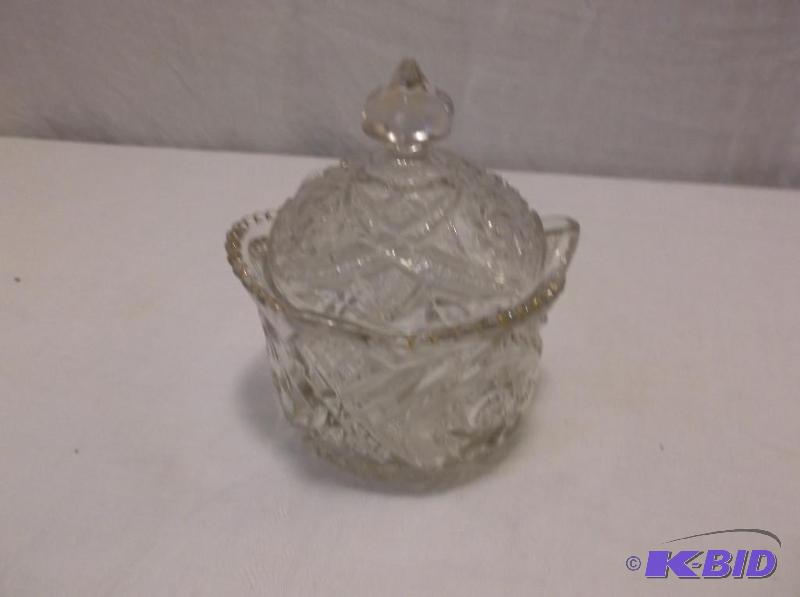 Covered candy dish no chips are cracks....