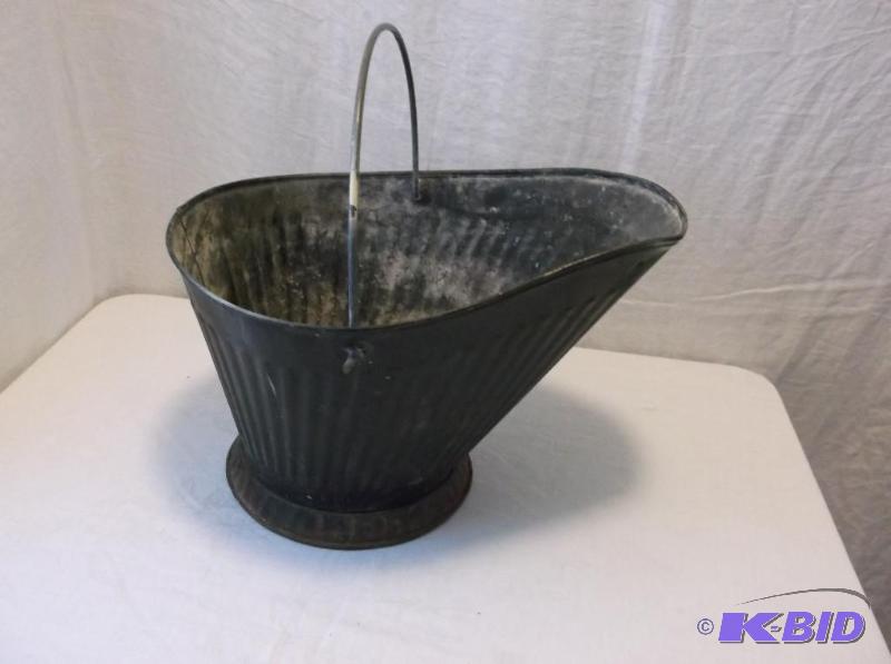 Coal bucket in great displayable condition....