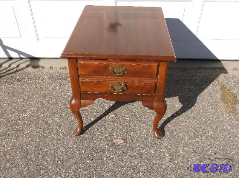 Basset queen ann style end table measuring 21...