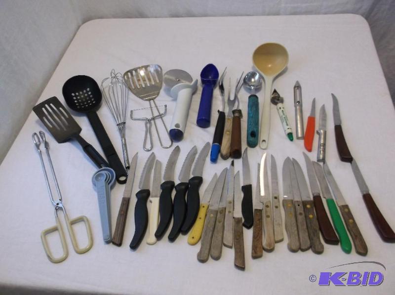 Nice lot of kitchen utensils....