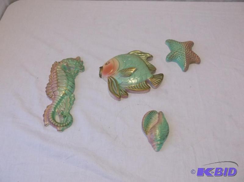 Cute bathroom wall hangings....