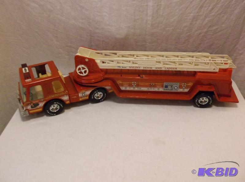 Nylint metal &amp plastic toy fire truck mea...