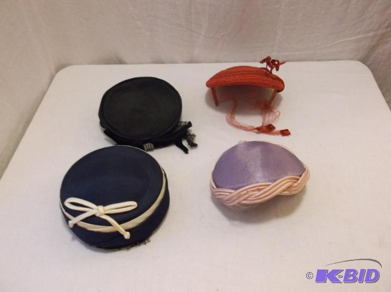 Nice lot of vintage ladies hats....