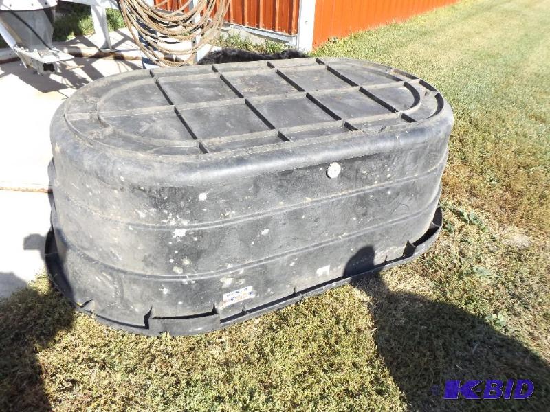 lot 20025 image: 300 gallon water tank. plastic...
