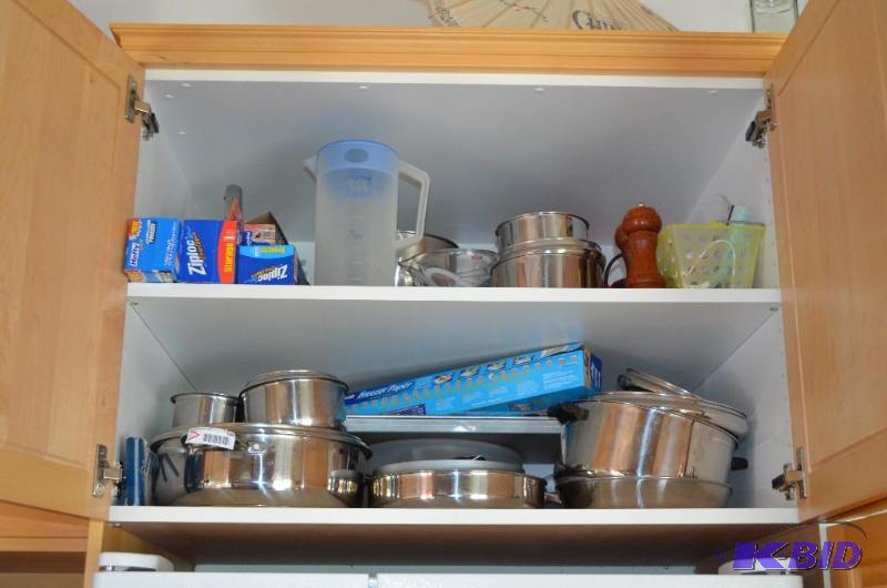 lot 104 image: Contents of upper cupboard, 2 shelves Cookwar...