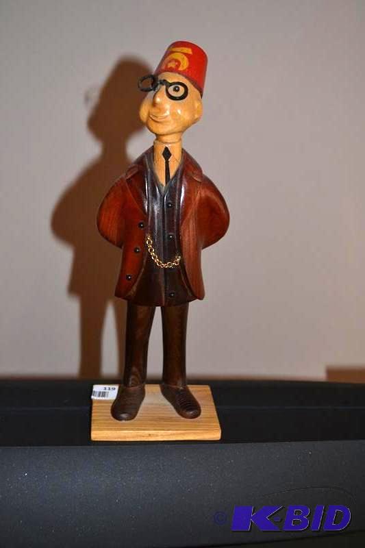 lot 119 image: Masonic Lodge figurine of a free mason - wood...
