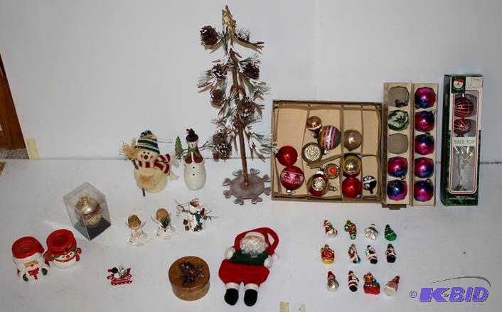 lot 147 image: &nbspChristmas decor including vintage ornam...