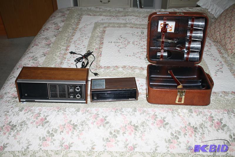 lot 15 image: Clock Radio Vintage Panasonic Rc 6130d Blue...