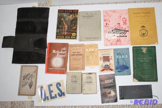 lot 160 image: Miscellaneous Vintage paper books, programs, ...