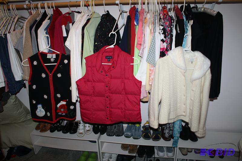 lot 17 image: Very nice name brand clothes, mostly women si...