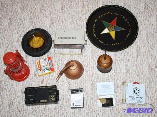 lot 195 image: Mixed lot Solar powered amfm radio Motorola ...