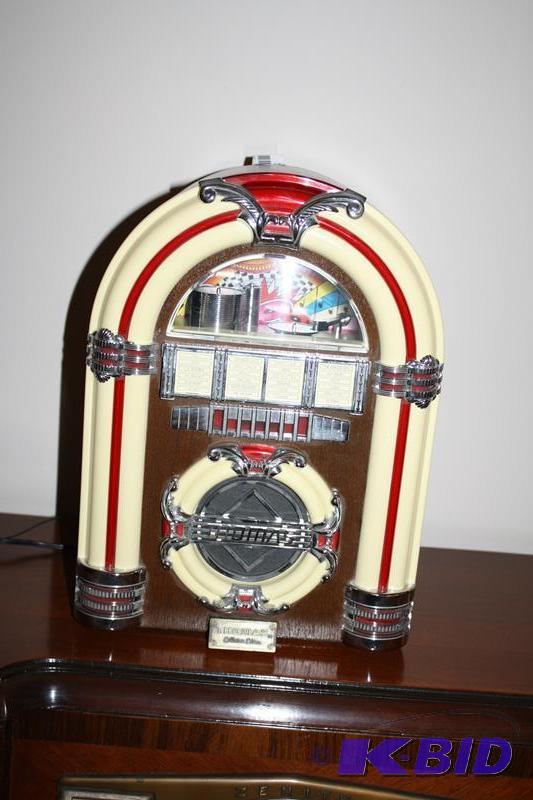 lot 196 image: Thomas Collectors Edition Radio model CR11 l...