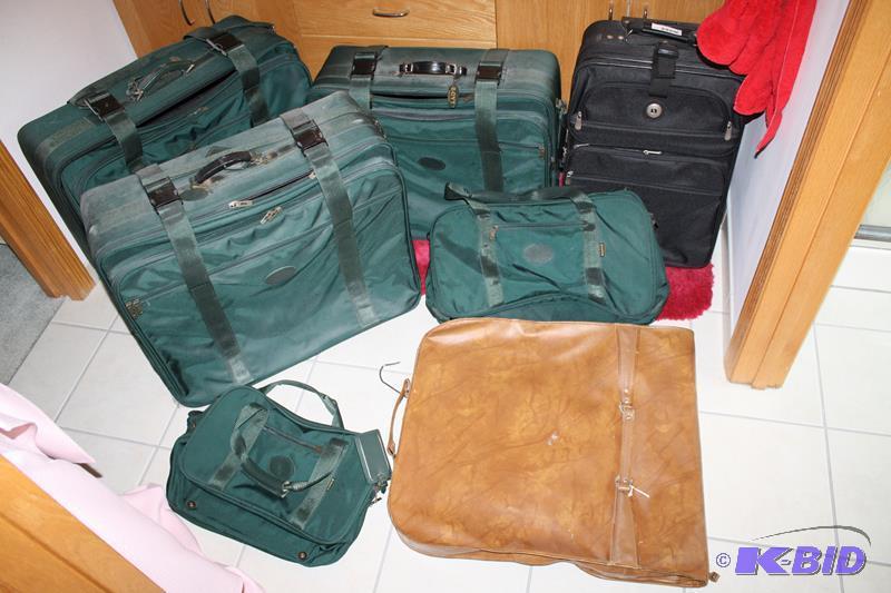 lot 20 image: 5 pc green luggage, soft side  American Tou...