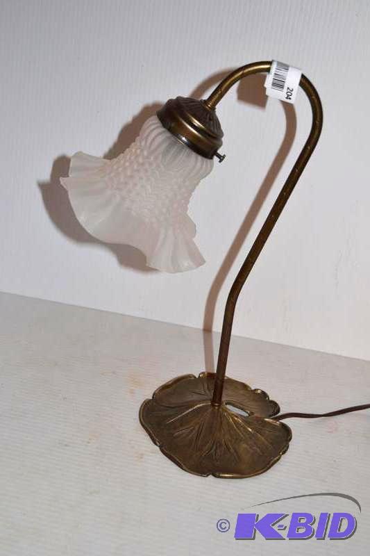 lot 204 image: &nbspTulip table lamp 16x9"...