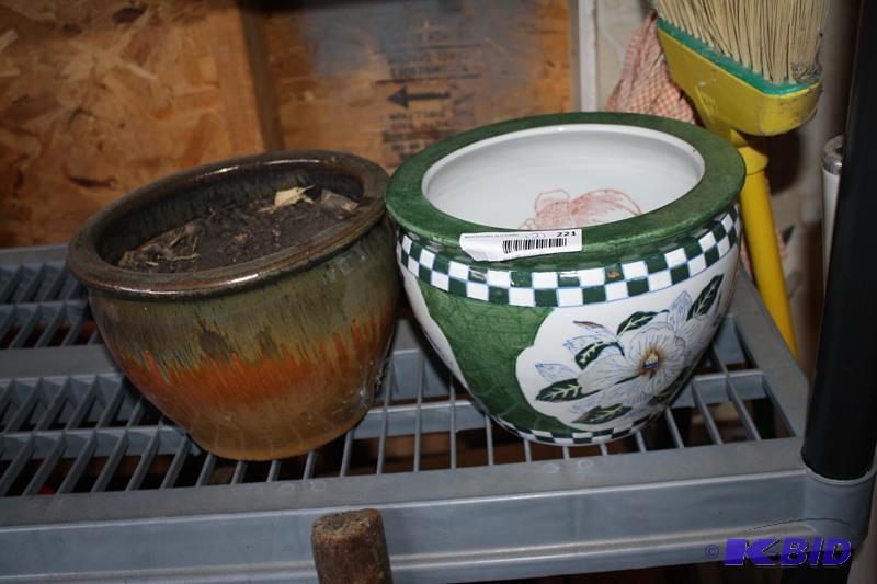 lot 221 image: Two ceramic pots 9x5"...