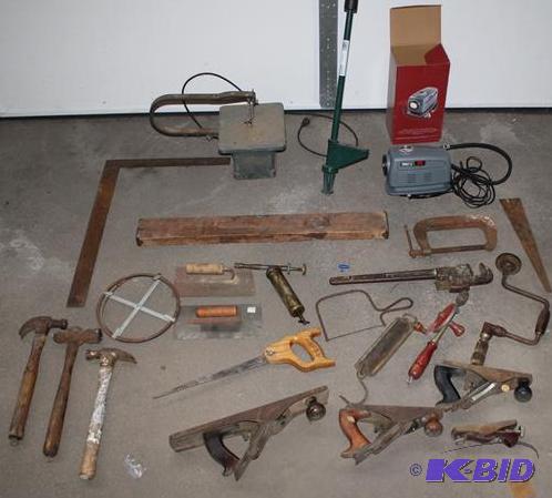 lot 224 image: Vintage tools Sears coping saw model 110.2032...