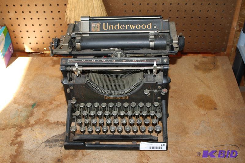 lot 234 image: Antique 1920s Underwood type writer...