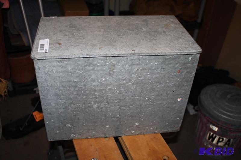 lot 239 image: Vintage Cumberland Case company metal milk co...