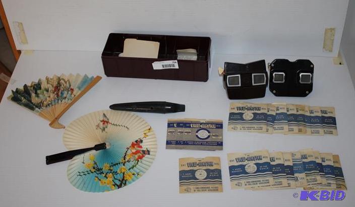 lot 256 image: Vintage ViewMaster vintage tonette fans...