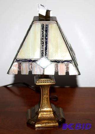 lot 37 image: Table lamp with shade that appears to be slag...