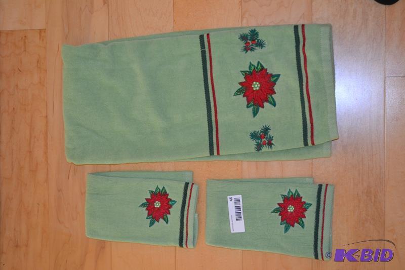 lot 46 image: Nice green with red poinsettia towels...