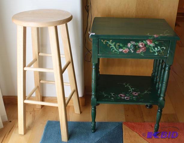 lot 69 image: &nbspBeautifully hand painted green side tab...