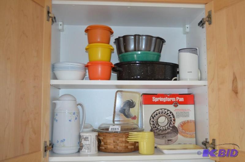 lot 74 image: Contents of 2 shelves in 1 cupboard. Bowls, t...