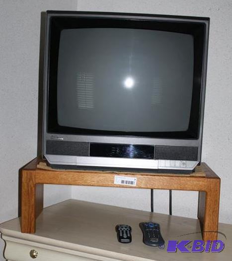 lot 9 image: Vintage Curtis Mathis Portable TV with remote...