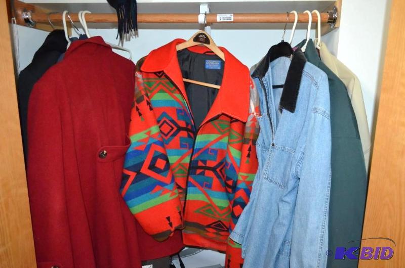 lot 90 image: Nice winter coats including London Fog 40 reg...