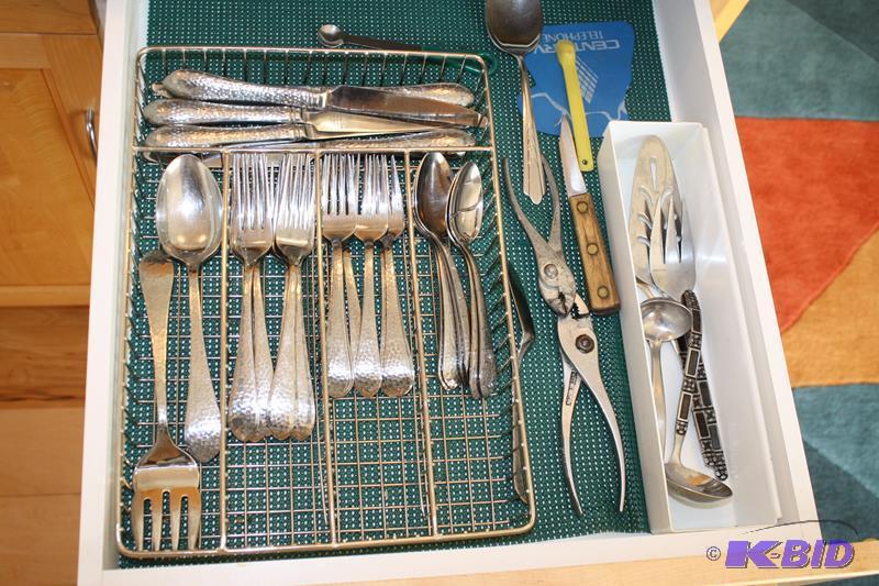 lot 94 image: Reed & Barton flatware stainless Lifetime...