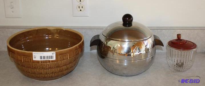 lot 97 image: Vintage West Bend Bun warmer 10 inch brown bo...
