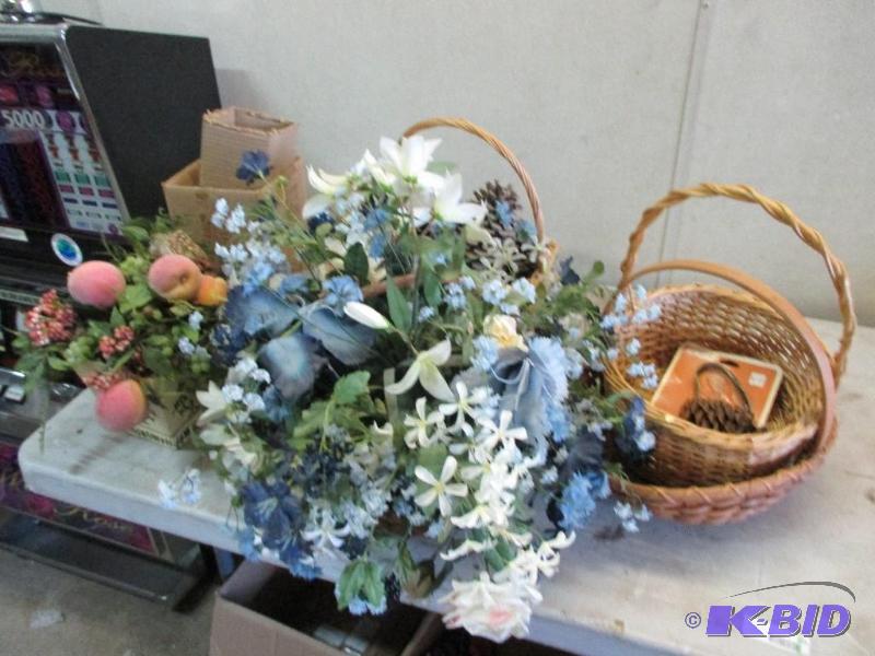lot 103 image: crafts and baskets...