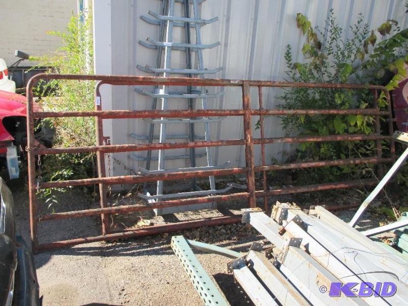lot 108 image: 116" gate...