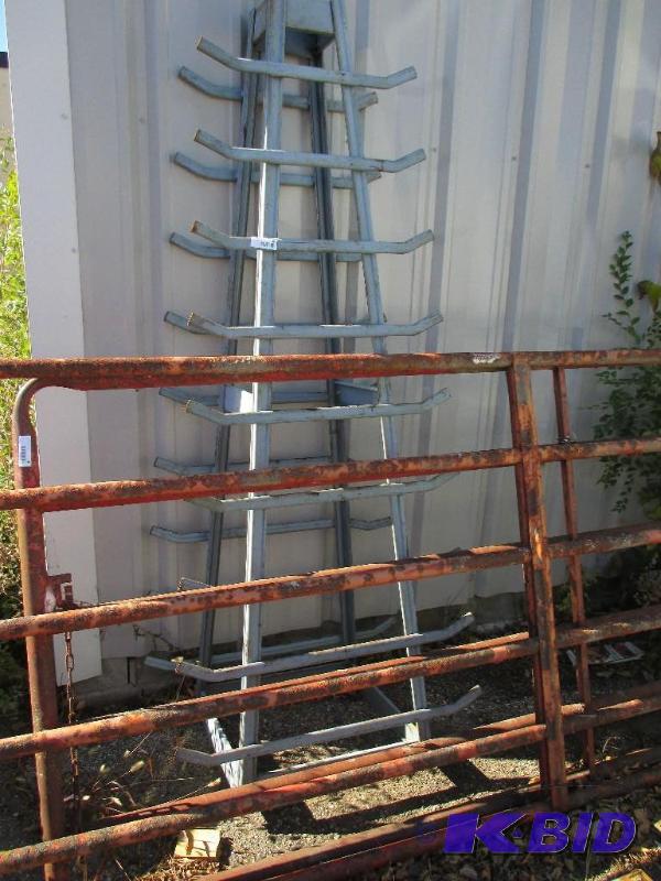 lot 109 image: cantilever style rack...