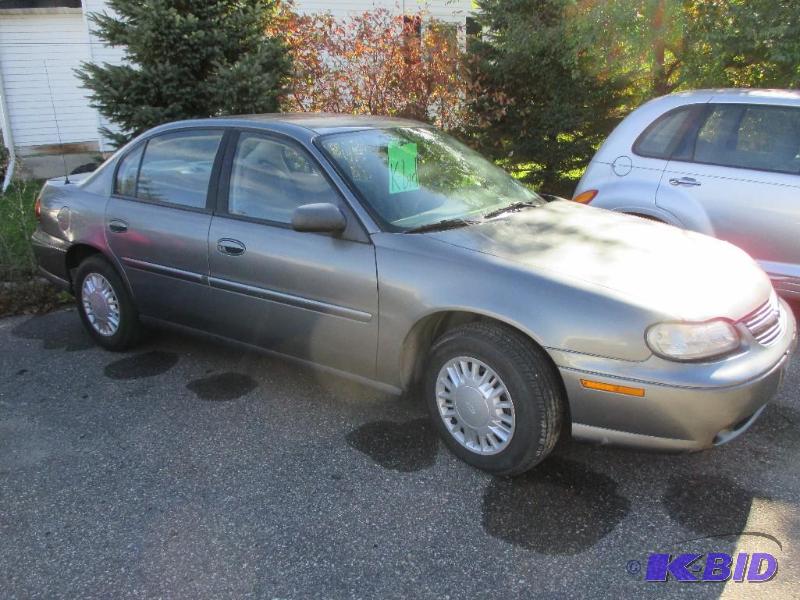 lot 2 image: Year 2004 Make Chevrolet Model Classic Veh...