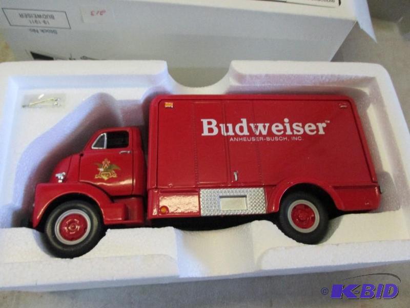 lot 32 image: Bud collector truck...