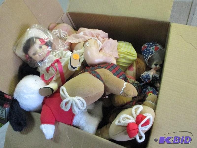 lot 33 image: Box of collector dolls and stuffed animals...