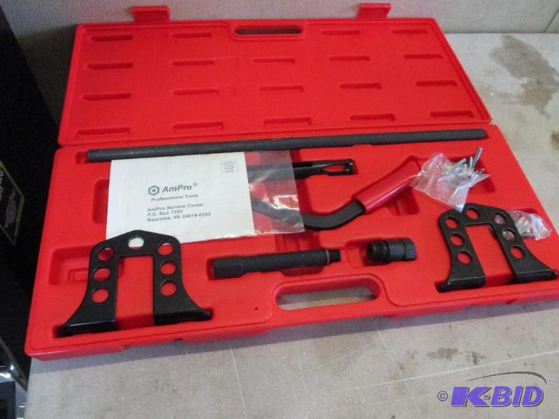 lot 39 image: Valve spring compressor...