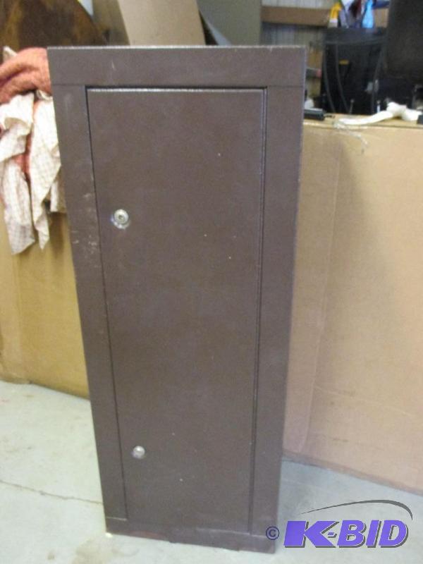 lot 43 image: gun safe with key, one lock is bad, one is go...