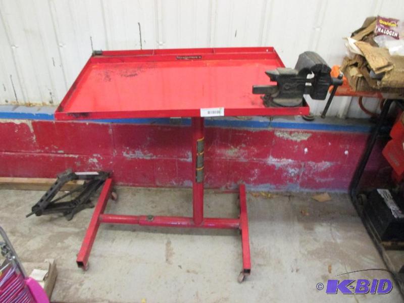 lot 53 image: Tool cart with vise...