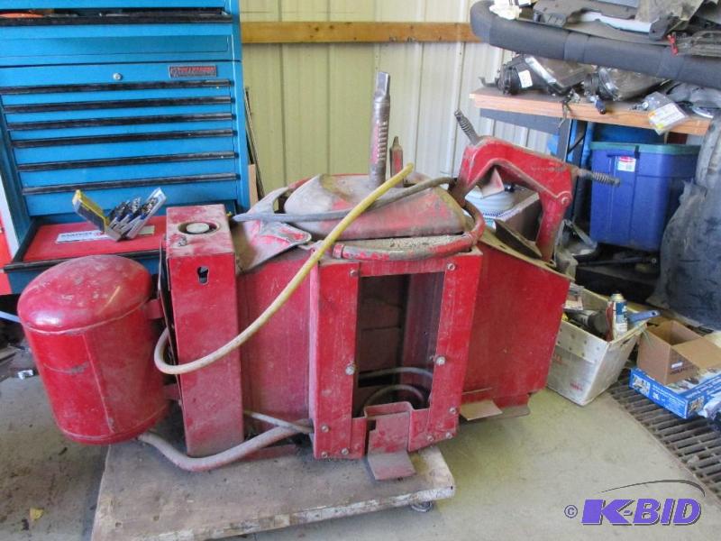 lot 85 image: tire machine, works...