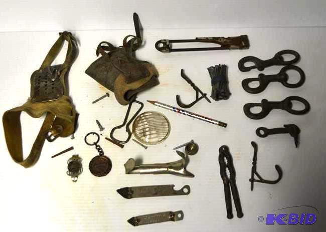 Vintage bottle openers Keglined, Hamms nut cr...