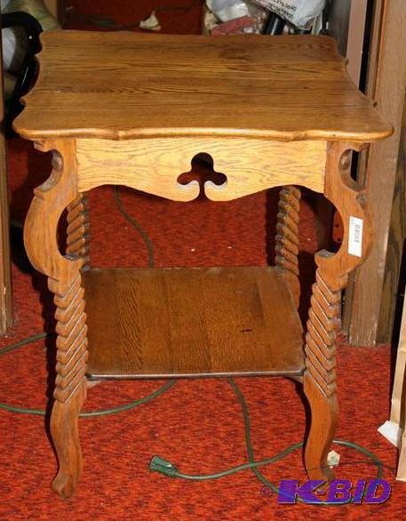 Beautiful antique oak wood table 24x24x29&quo...